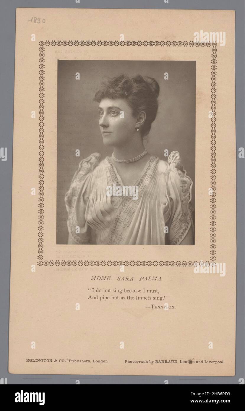 Ritratto di Sara Palma, in garb classico, con poema di Alfred Tennyson, Ritratto di Madame Sara Palma, in garb classico, con poema di Alfred Tennyson. Le lettere stampate sono visibili sul cartone (inchiostro da stampa emesso?). Pagina da libro?, Herbert Rose Barraud, editore: Eglington & Co., Londra, 1890, carta, cartone, altezza 118 mm x larghezza 88 mm altezza 234 mm x larghezza 140 mm Foto Stock