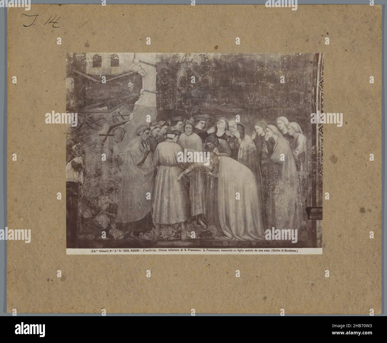 Fotoreproduzione di un dipinto di Giotto nella Basilica di San Francesco ad Assisi, raffigurante l'innalzamento di un ragazzo dai morti di San Francesco, ASSISI - Umbria. Chiesa inferiore di S. Francesco. S. Francesco risuscita un figlio caduto da una casa. (Titolo in oggetto), Alinari (menzionato in oggetto), Giotto de Bondone (menzionato in oggetto), Sint-Franciscusbasiliek, c.. 1875 - c. 1900, cartone, stampa albume, altezza 202 mm x larghezza 256 mm Foto Stock