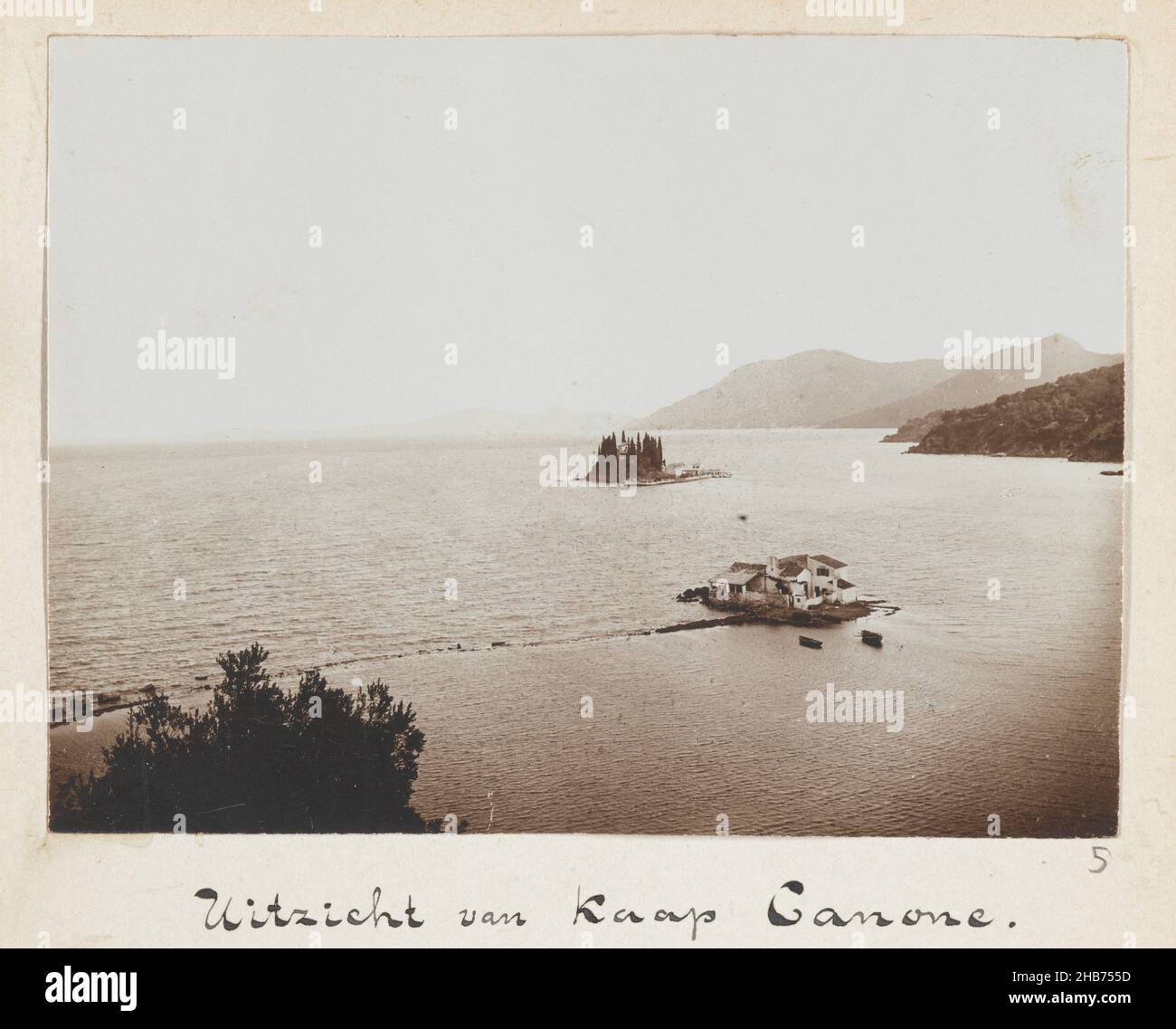 Vista da Capo Canone, Sicilia?, Italia, Vista da Capo Canone, L. Heldring, Sicilië (possibilmente), 1898, supporto fotografico, altezza 76 mm x larghezza 107 mm Foto Stock