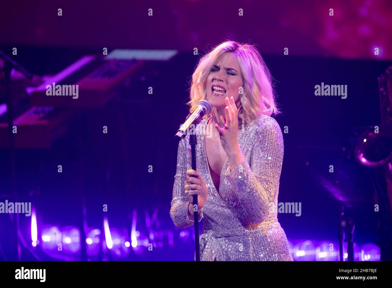 Duesseldorf, Germania. 4 dicembre 2021. Joss STONE, cantante, canto, canto, concerto, Assegnazione del premio tedesco di sostenibilità a Duesseldorf il 3 dicembre 2021. Credit: dpa/Alamy Live News Foto Stock