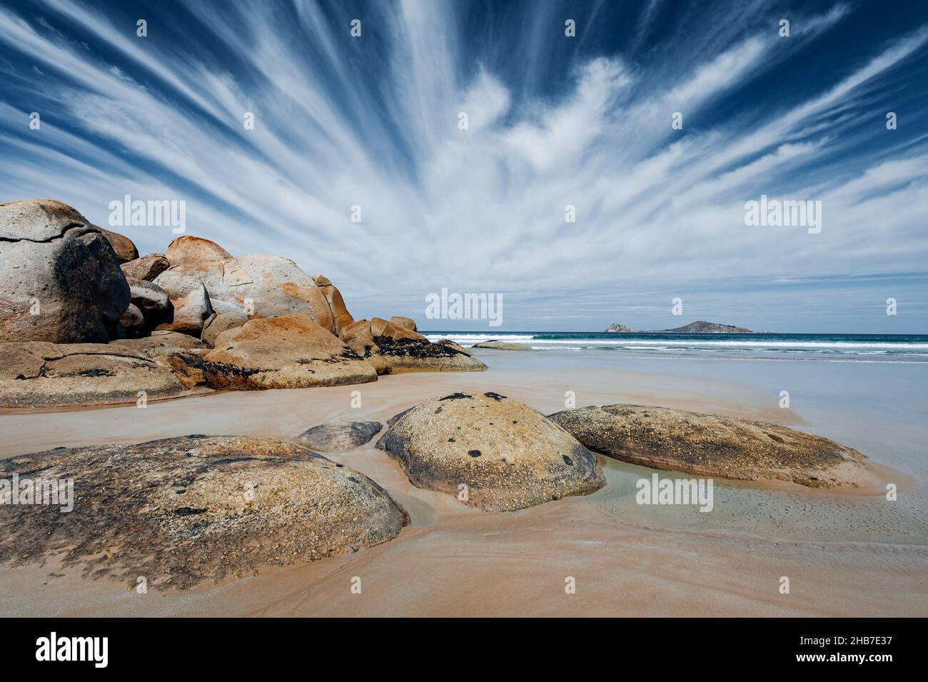 Nuvole incredibili alla splendida Whiskey Bay nel Wilsons Promontory National Park. Foto Stock