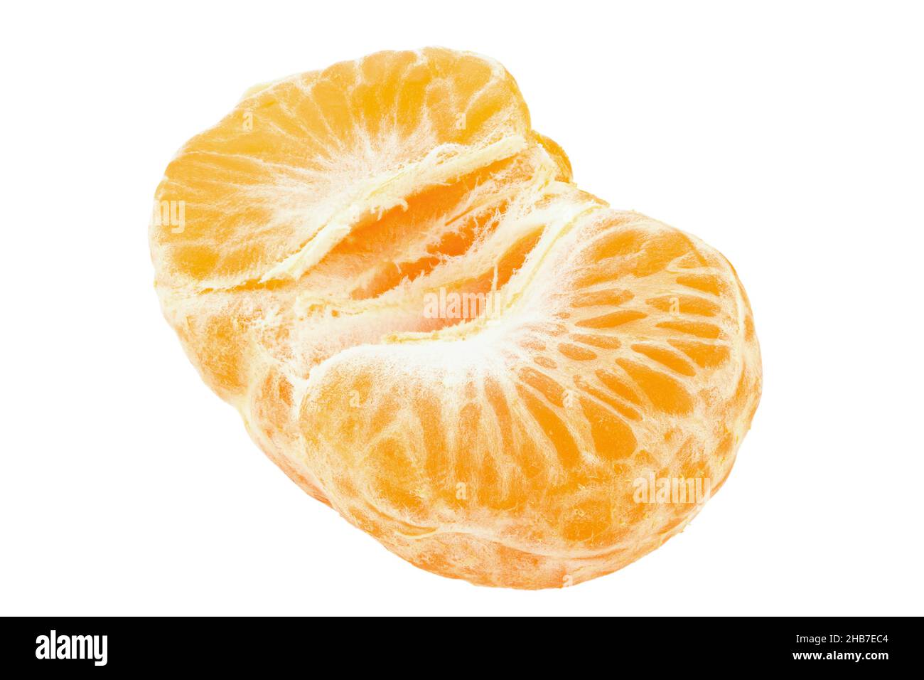 Fetta di agrumi arancio mandarino isolata. Il file contiene il percorso di ritaglio. Foto Stock