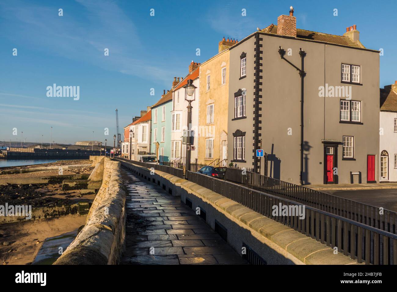 Il lungomare e il georgiano case a schiera a fine campo nella vecchia Hartlepool,l'Inghilterra,UK Foto Stock