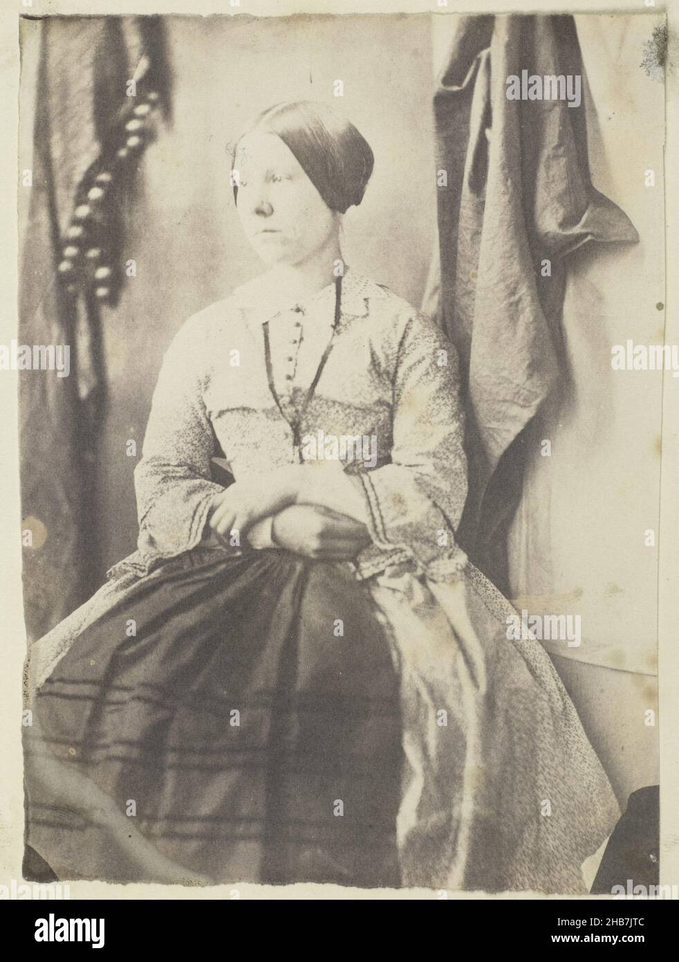 Ritratto di una giovane donna, Eduard Isaac Asser, Amsterdam, c.. 1853, carta, stampa su carta salata, altezza 140 mm x larghezza 103 mm Foto Stock