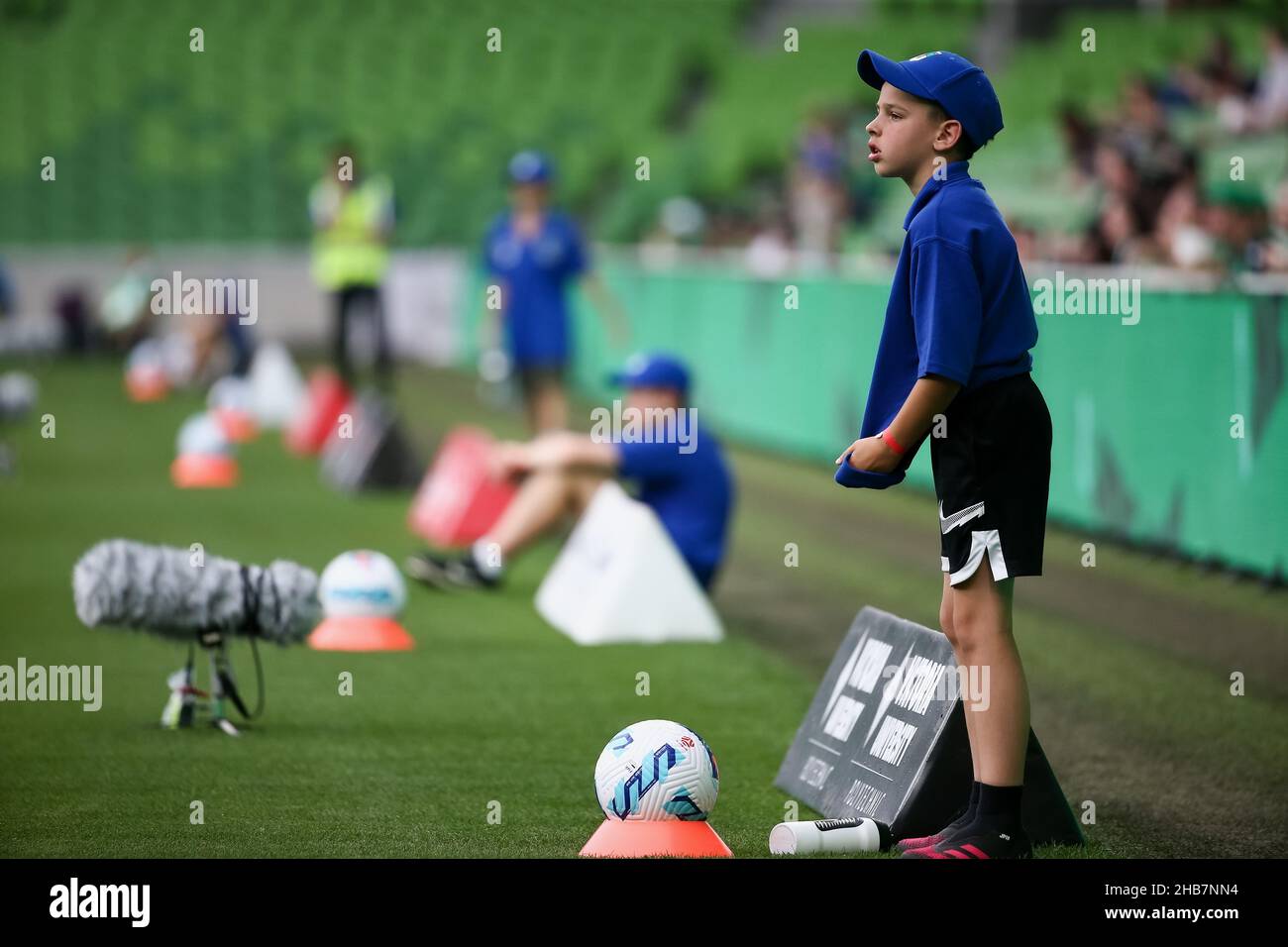Melbourne, Australia, 17 dicembre 2021. I bambini Boundary sono visti durante la partita di calcio del round 5 A-League tra il Western United FC e l'Adelaide United all'AAMI Park il 17 dicembre 2021 a Melbourne, Australia. Credit: Dave Hewison/Speed Media/Alamy Live News Foto Stock
