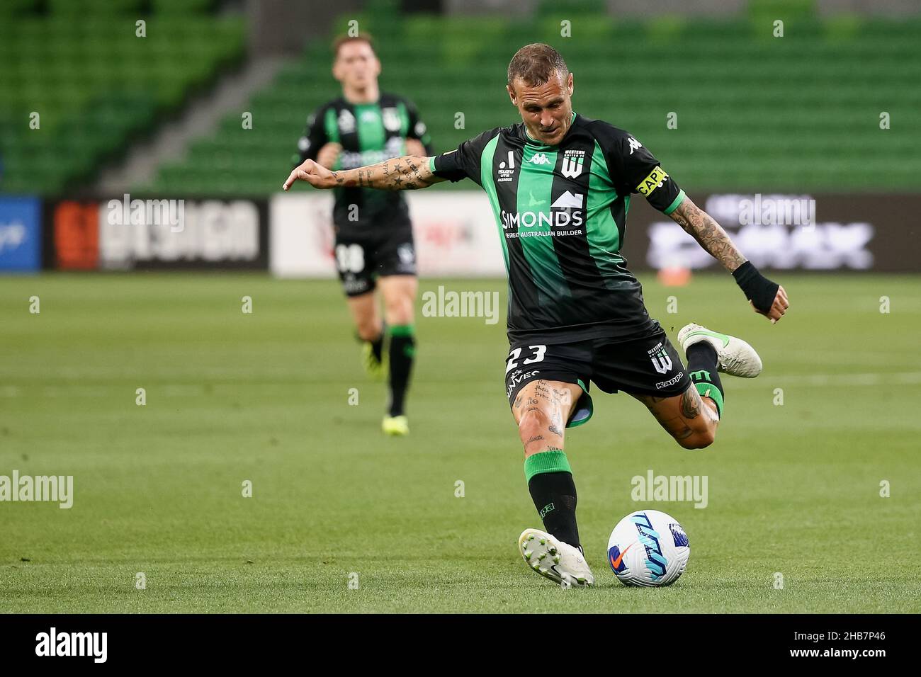 Melbourne, Australia, 17 dicembre 2021. Alessandro Diamanti del Western United calcia la palla durante il round 5 Della partita di calcio A-League tra il Western United FC e Adelaide United all'AAMI Park il 17 dicembre 2021 a Melbourne, Australia. Credit: Dave Hewison/Speed Media/Alamy Live News Foto Stock