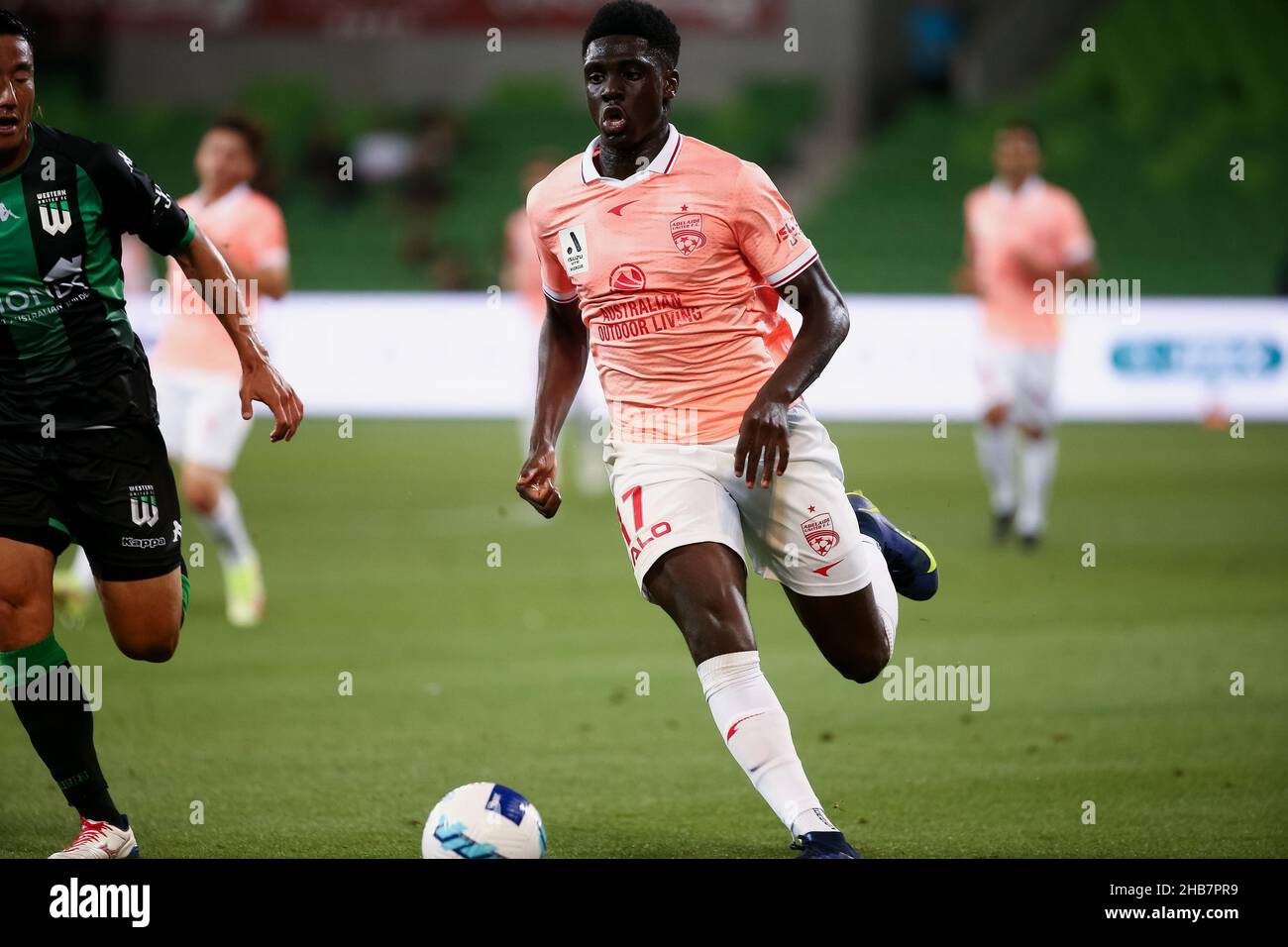 Melbourne, Australia, 17 dicembre 2021. Mohamed Toure di Adelaide United controlla la palla durante il round 5 Della Partita di calcio A-League tra il Western United FC e Adelaide United all'AAMI Park il 17 dicembre 2021 a Melbourne, Australia. Credit: Dave Hewison/Speed Media/Alamy Live News Foto Stock