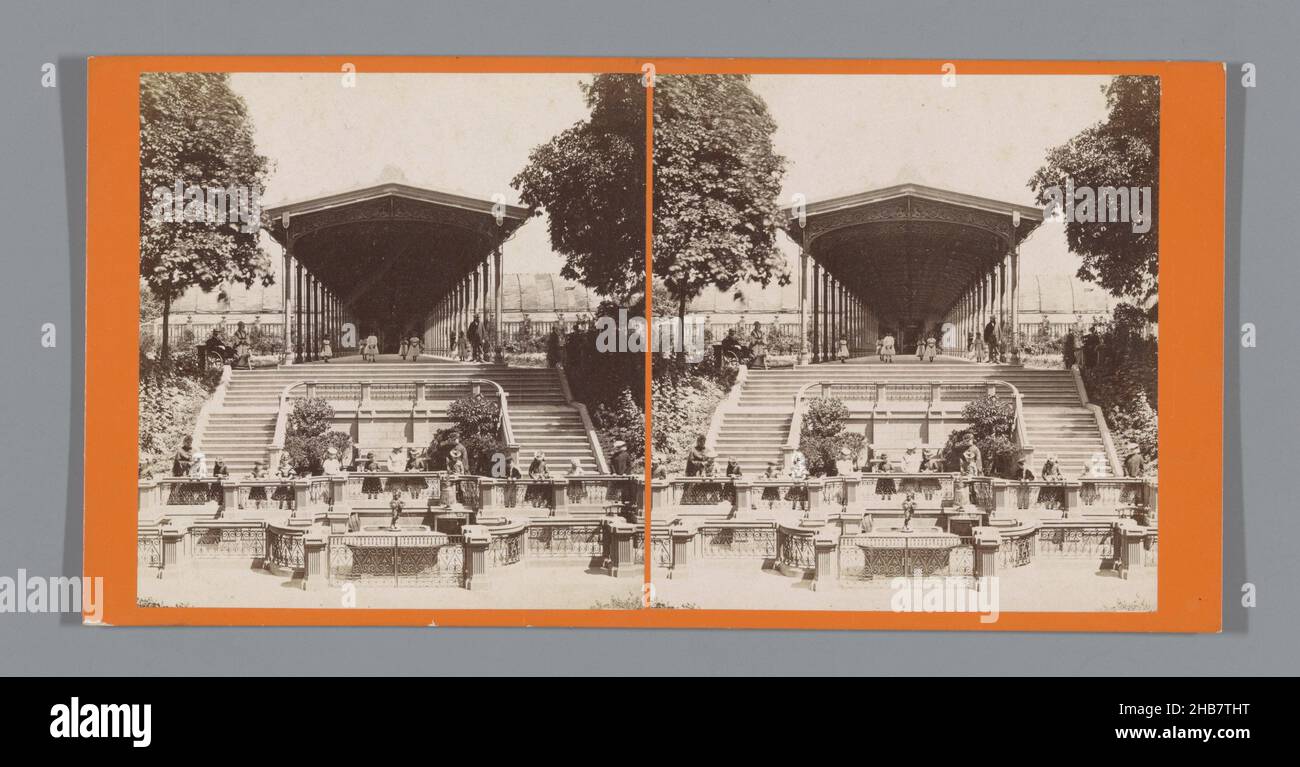 Percorso a cupola all'Elisabethenbrunnen a Bad Homburg vor der Höhe, Homburg vor d.. Höhe, Elisabethenbrunnen (titolo sull'oggetto), František Fridrich (menzionato sull'oggetto), editore: František Fridrich (menzionato sull'oggetto), Bad Homburg, editore: Praag, c. 1855 - c. 1870, cartone, stampa albume, altezza 85 mm x larghezza 170 mm Foto Stock