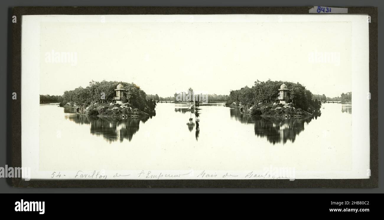 Kiosque de l'Empereur su un'isola del Lac inférieur nel Bois de Boulogne, Pavillon de l'Empereur, Bois de Boulogne (titolo sull'oggetto), anonimo, Bois de Boulogne, 1860 - 1890, vetro, vetrino, altezza 83 mm x larghezza 170 mm Foto Stock