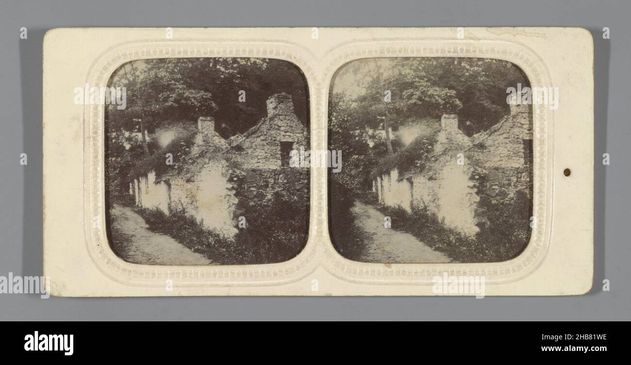 Dimora in una foresta, anonima, 1855 - 1875, supporto fotografico, carta, stampa albume, altezza 87 mm x larghezza 177 mm Foto Stock