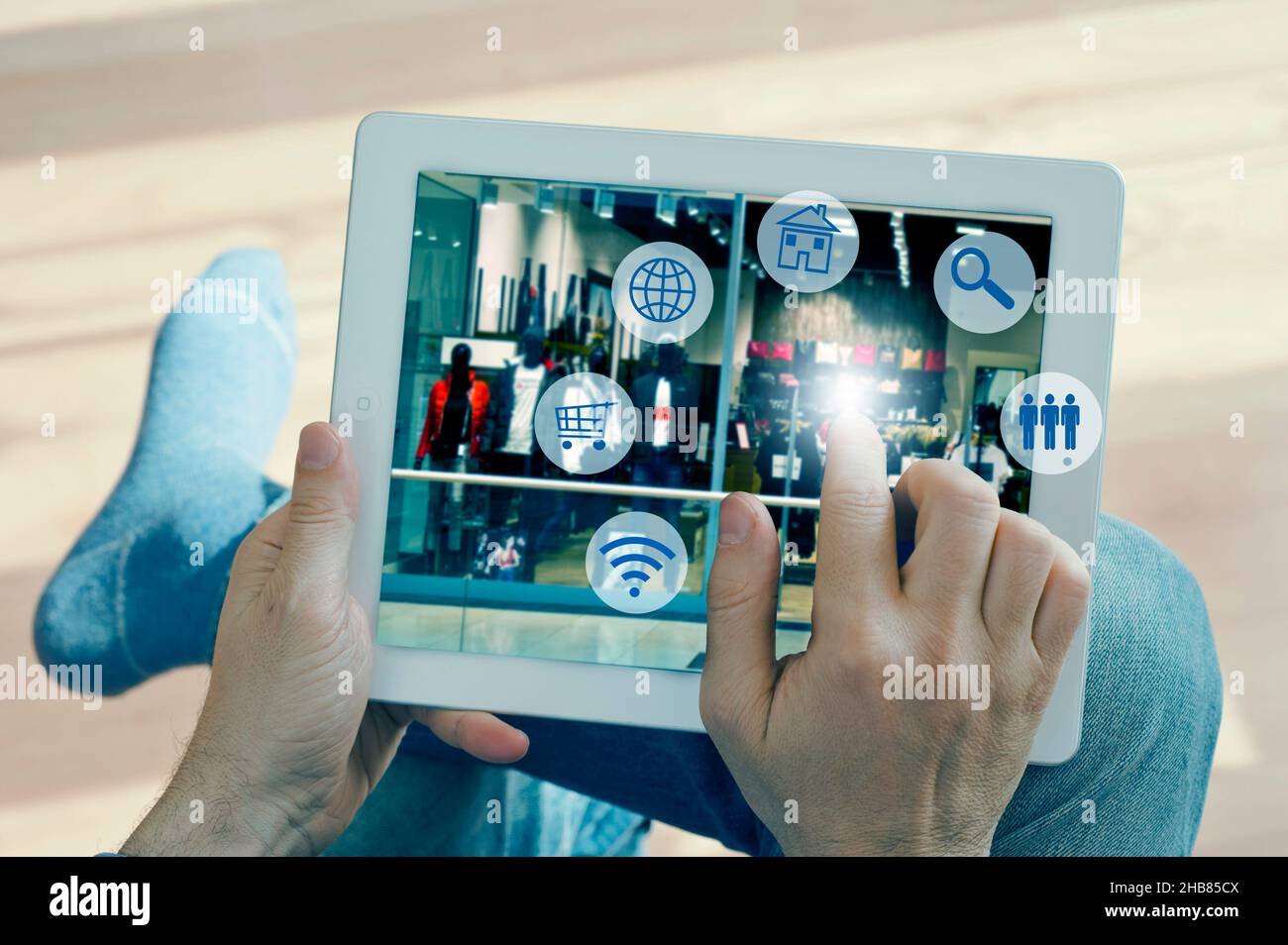 il concetto phygital, che unisce il digitale con l'esperienza fisica Foto Stock