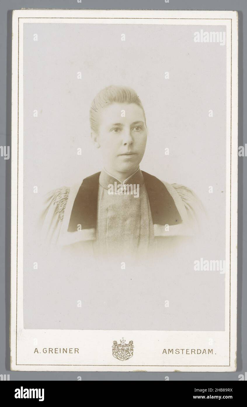 Ritratto di una donna sconosciuta, Albert Greiner (citato in oggetto), Amsterdam, 1874 - 1887, supporto fotografico, cartone, altezza 105 mm x larghezza 66 mm Foto Stock