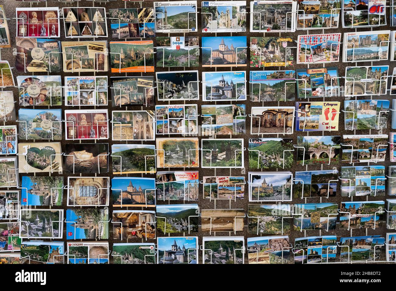 Cartoline vendute a Conques (Francia meridionale) Foto Stock