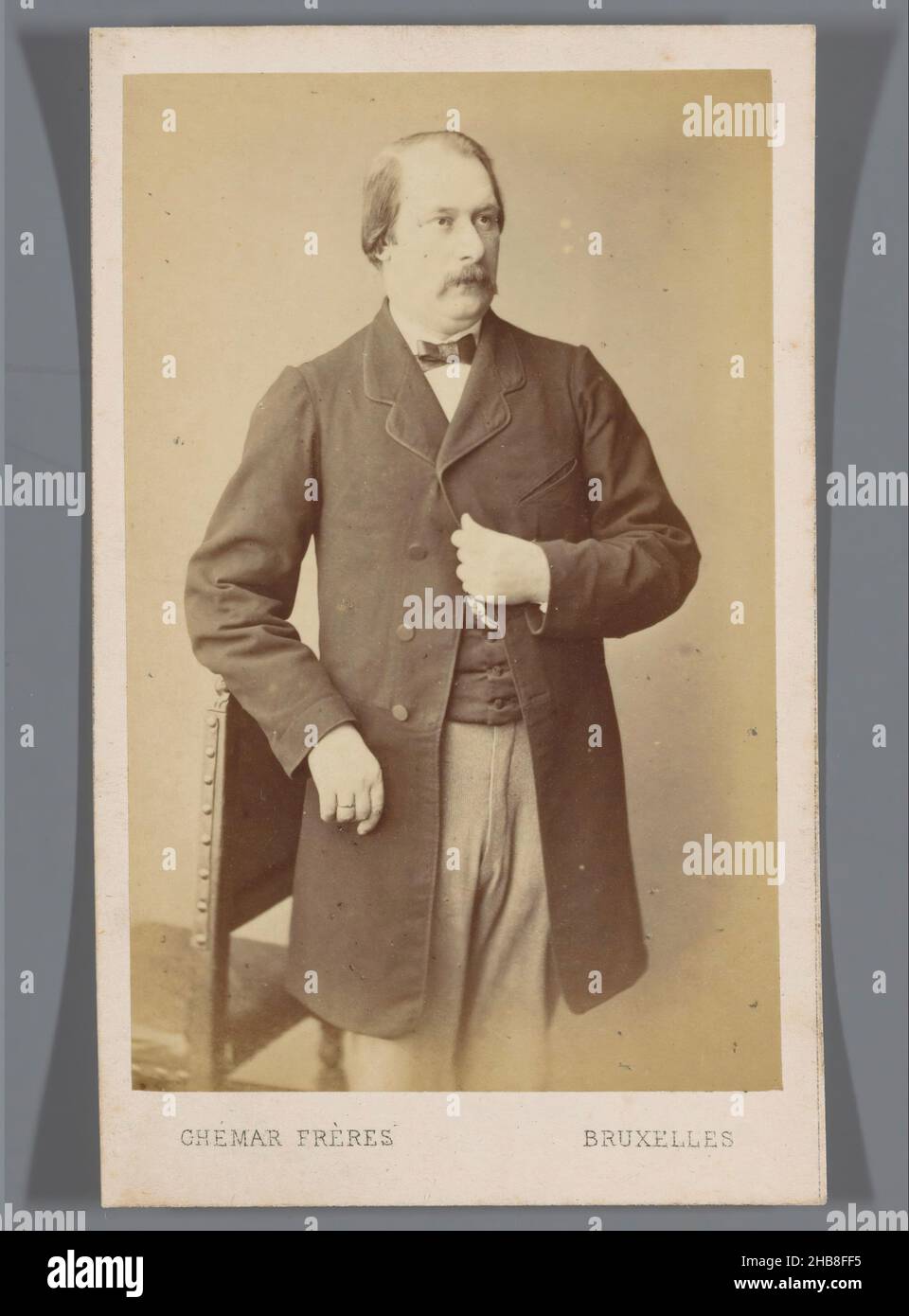 Ritratto di un uomo sconosciuto, Ghémar Frères (citato in oggetto), Bruxelles, 1859 - 1894, carta, cartone, stampa albume, altezza 102 mm x larghezza 63 mm Foto Stock