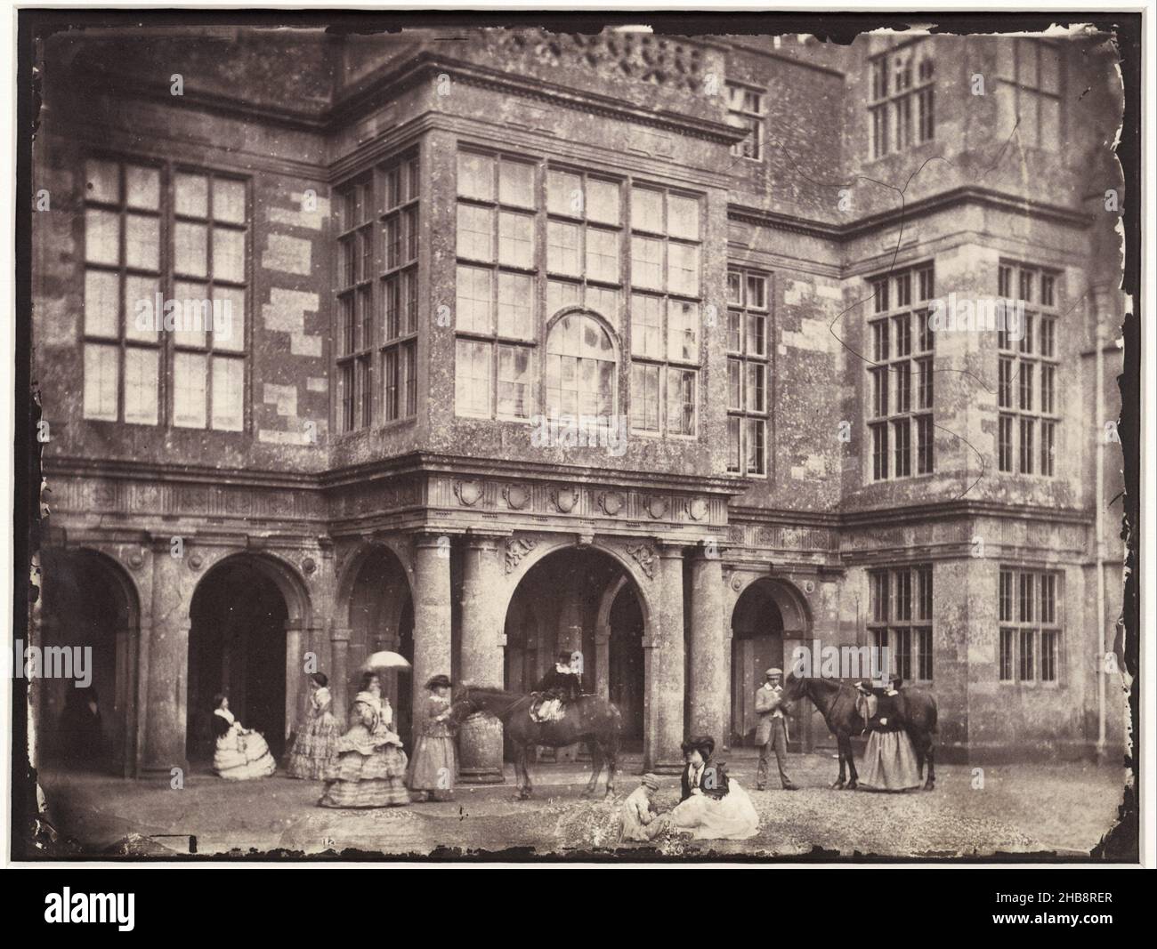 Charlton Park House nei pressi di Malmesbury in Wiltshire, Mervyn Herbert Nevil Story-Maskelyne (menzionato sull'oggetto), Wiltshire, 1856, supporto fotografico, stampa su carta salata, altezza 170 mm x larghezza 220 mm Foto Stock