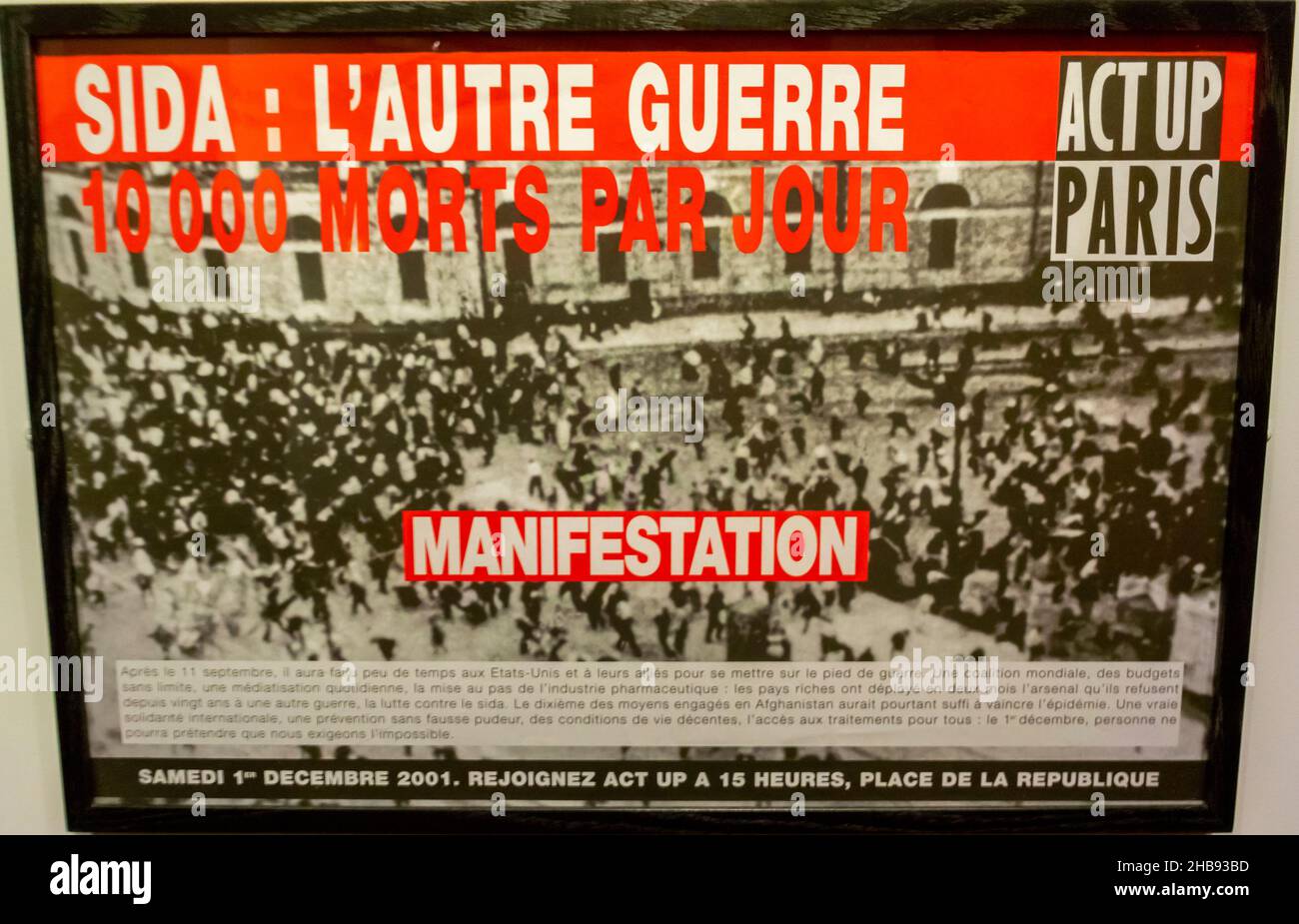 Marsiglia, Francia, Museo MUCEM Exhibition, Storia dell'AIDS, Posters Act Up, Cartello 'VIH/SIDA, l'epidemie n'est pas finie!' (L'epidemia di AIDS non è finita!) MOSTRA DI STORIA DELL'AIDS, manifesti francesi, annuncio francese d'epoca Foto Stock