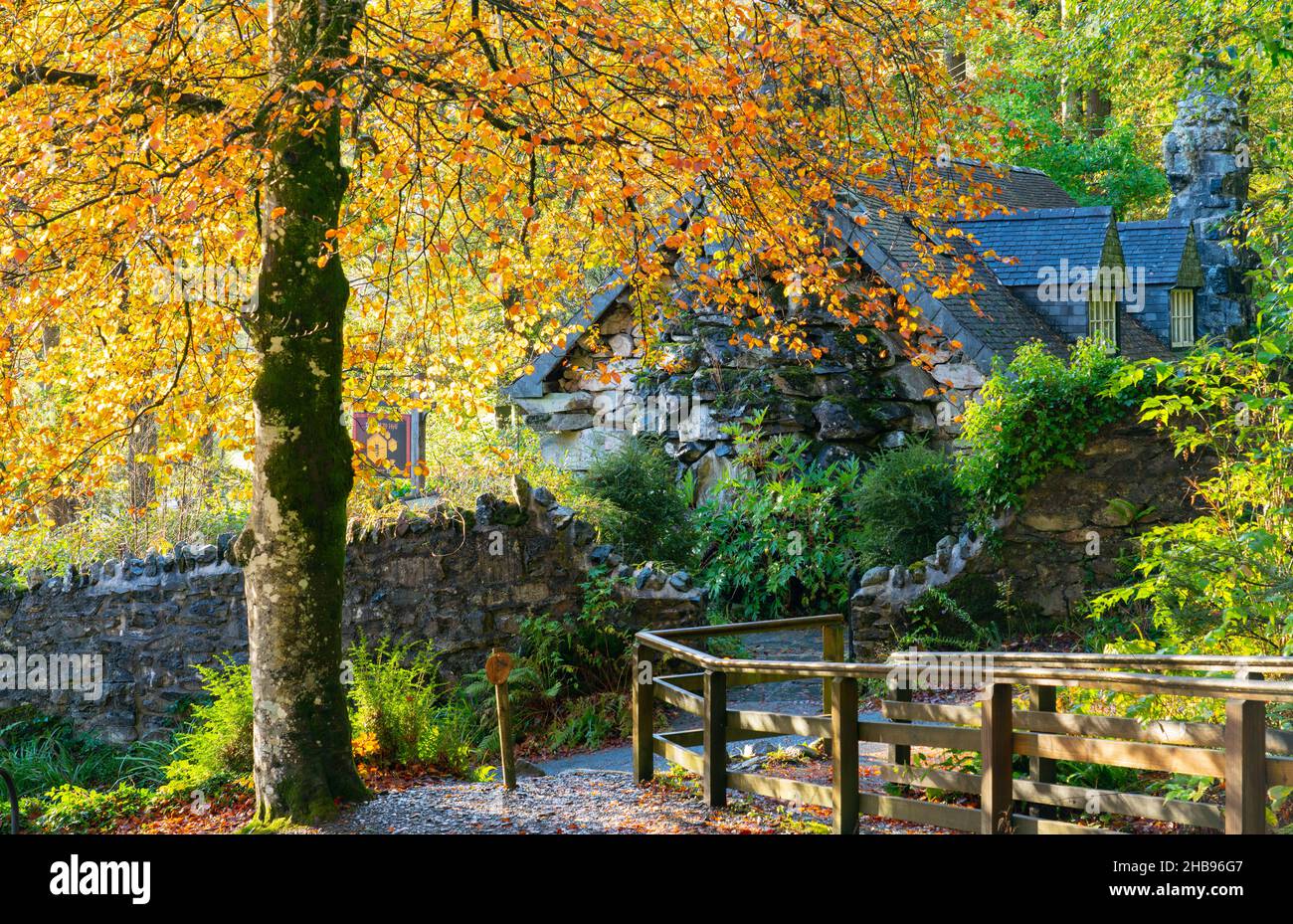 The Ugly House, Capel Curig, vicino a Betws-Y-Coed, County Conwy, Galles del Nord. Preso in ottobre 2021. Foto Stock