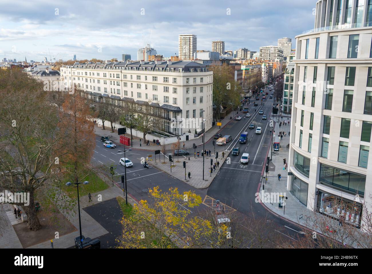 Londra. UK- 12.01.2021. Una vista panoramica di Oxford Street dalla cima del Mound Marble Arch. Foto Stock