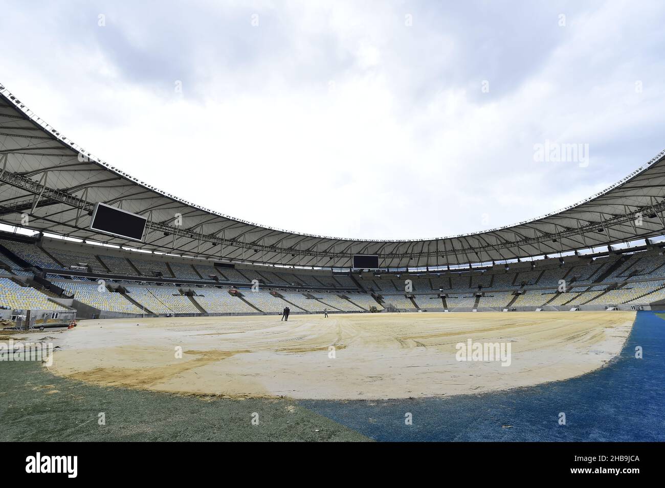 Rio de Janeiro-Brasile 17 dicembre 2021, preparazione per il cambio dell'erba allo stadio Maracanã. L'erba ibrida sarà piantata per il campione brasiliano di calcio Foto Stock