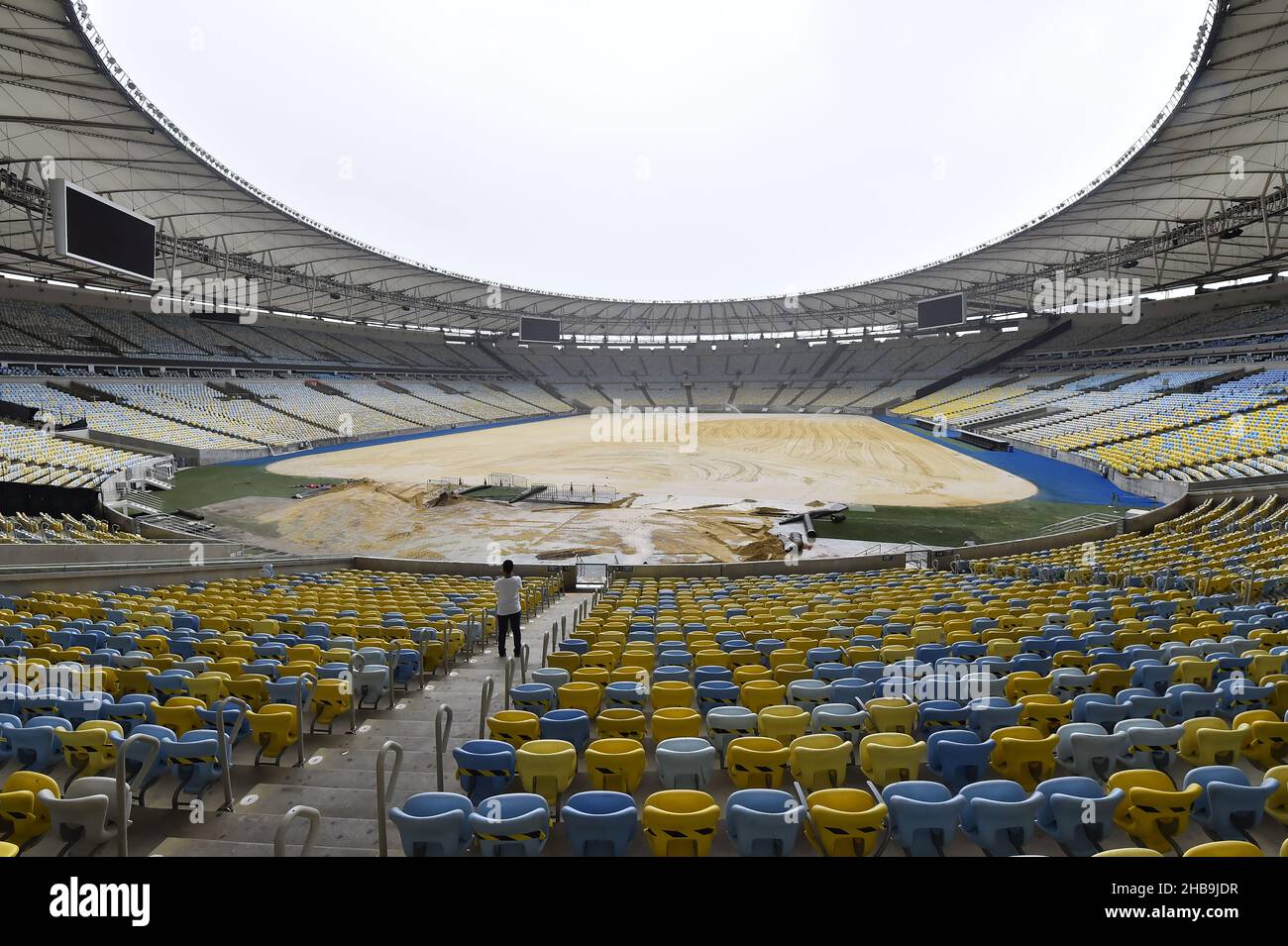 Rio de Janeiro-Brasile 17 dicembre 2021, preparazione per il cambio dell'erba allo stadio Maracanã. L'erba ibrida sarà piantata per il campione brasiliano di calcio Foto Stock