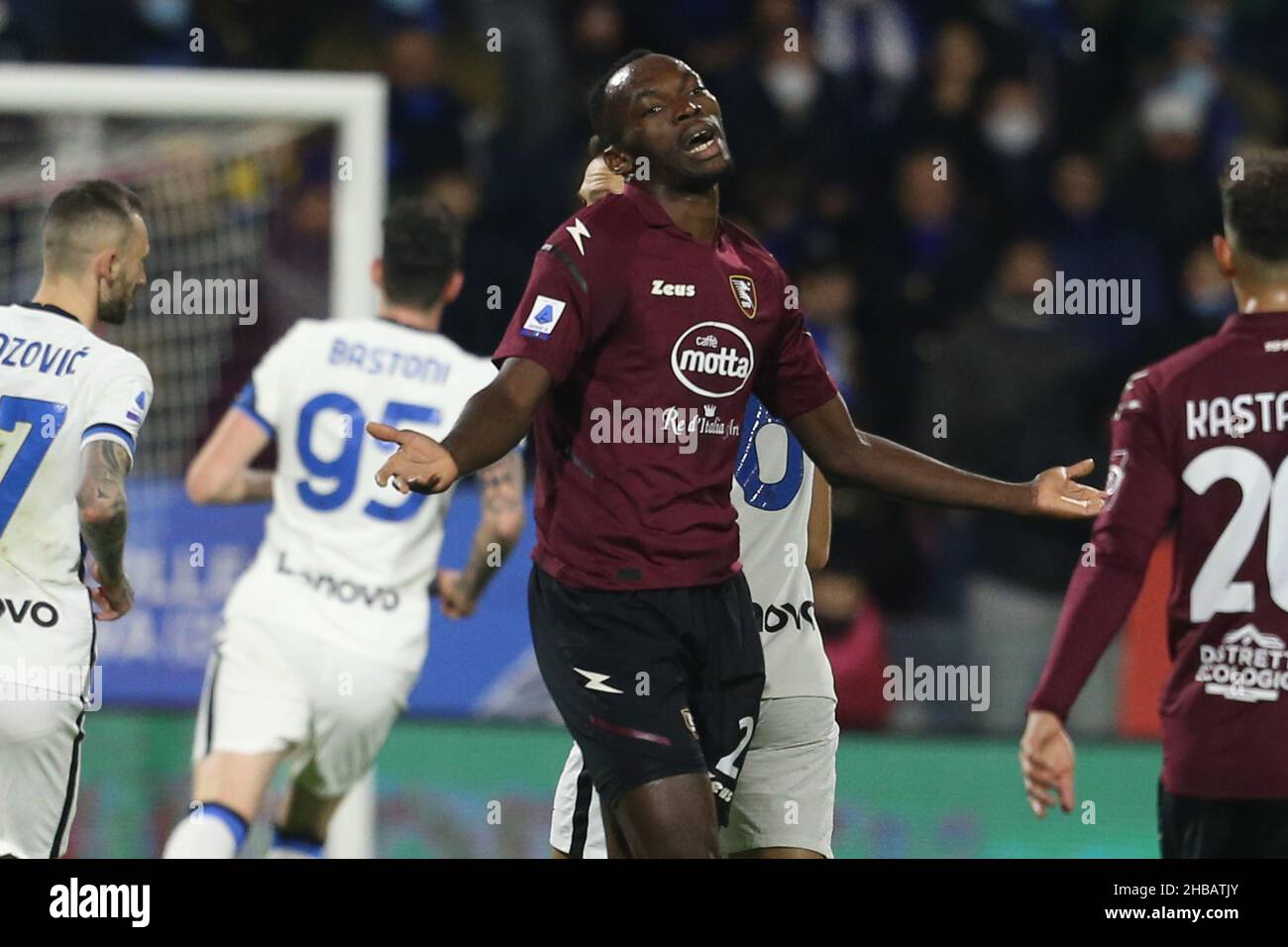 Il 17 dicembre 2021, Simy si è allenato in Nigerian Forward durante la Serie A football match tra Salernitana e Inter allo Stadio Arechi di Salerno, Italia meridionale. Foto Stock