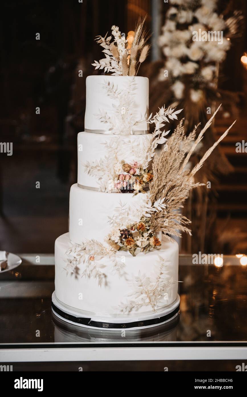 Primo piano di una torta nuziale Foto Stock