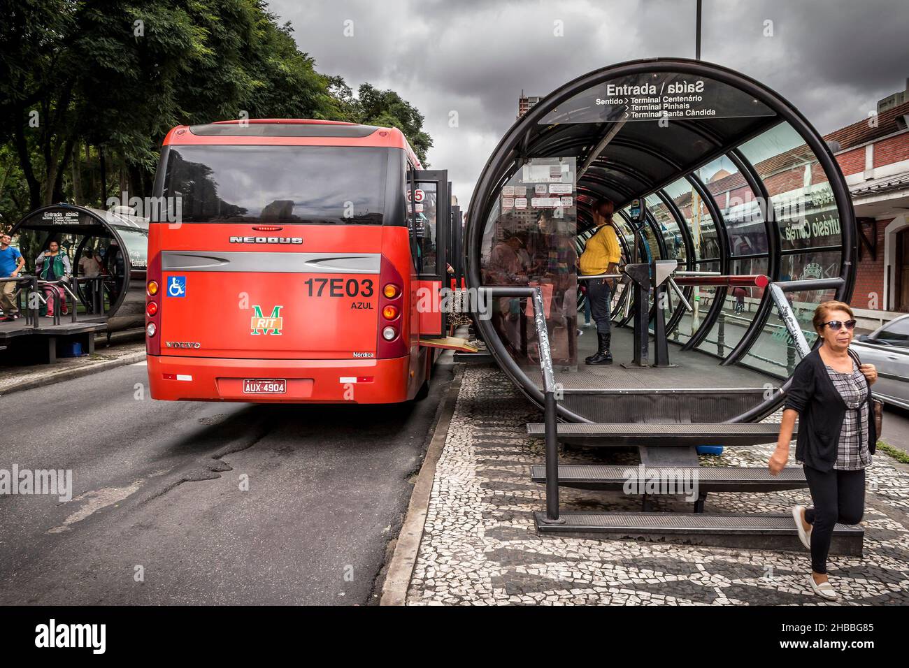 Curitiba, Parana, Brasile - 12 giugno 2017: L'iconico sistema di trasporto  pubblico di Curitiba a Parana, Brasile Foto stock - Alamy
