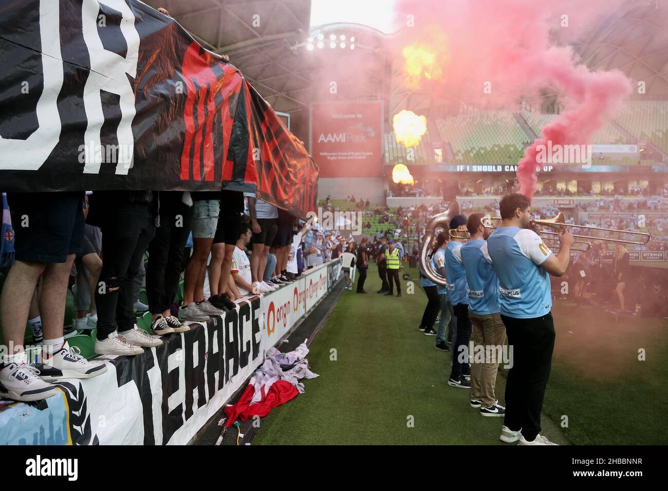 Melbourne, Australia, 18 dicembre 2021. La Melbourne City Band suona prima della partita durante il round 5 Della Partita di calcio A-League tra il Melbourne City FC e la Melbourne Victory all'AAMI Park il 18 dicembre 2021 a Melbourne, Australia. Credit: Dave Hewison/Speed Media/Alamy Live News Foto Stock
