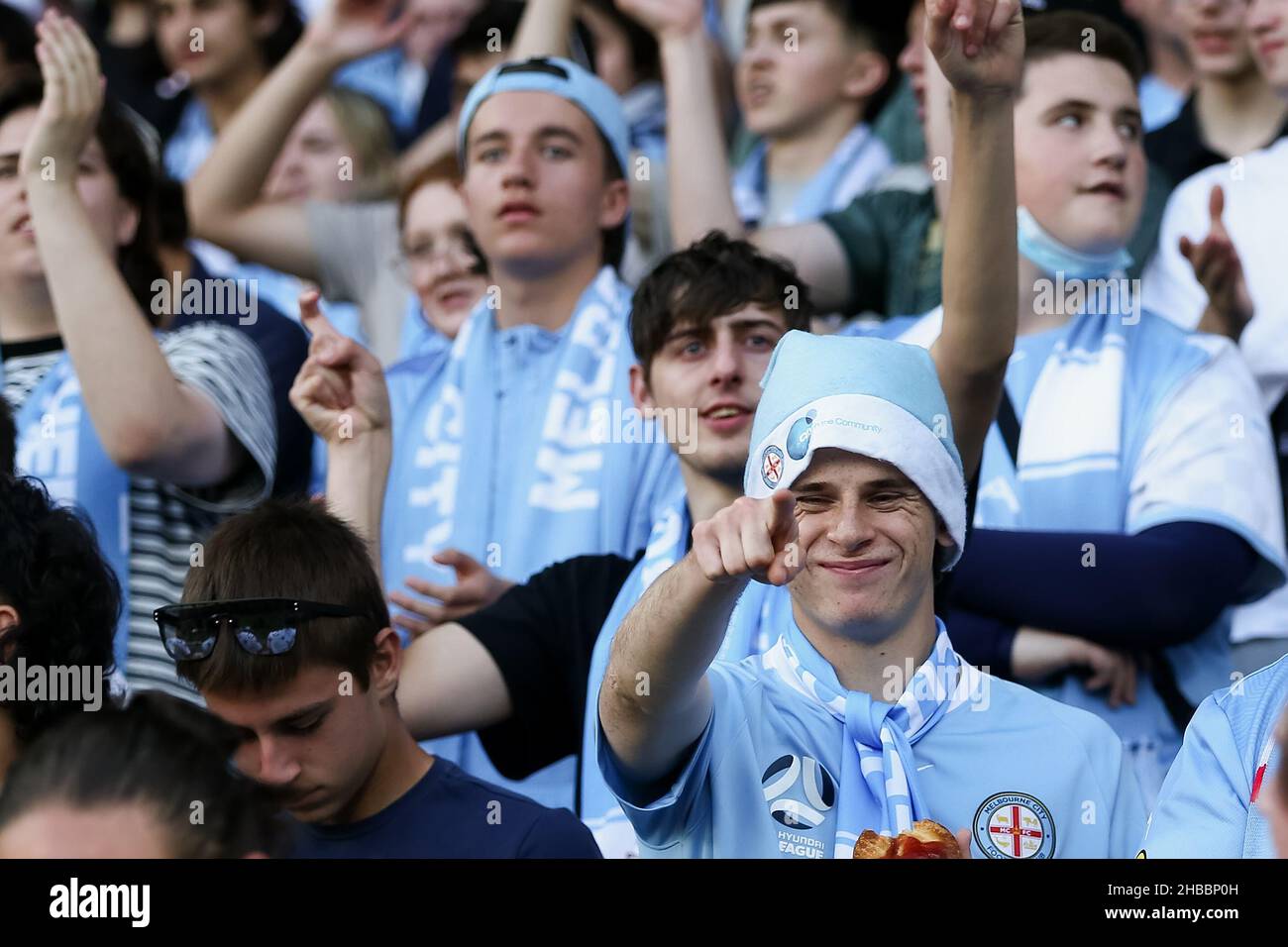 Melbourne, Australia, 18 dicembre 2021. Un fan di Melbourne City si pone durante il round 5 Della Partita di calcio A-League tra il Melbourne City FC e la Melbourne Victory all'AAMI Park il 18 dicembre 2021 a Melbourne, Australia. Credit: Dave Hewison/Speed Media/Alamy Live News Foto Stock
