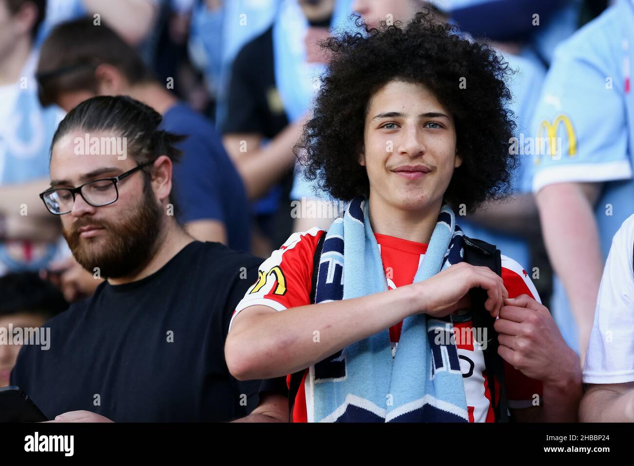 Melbourne, Australia, 18 dicembre 2021. Un fan di Melbourne City si pone durante il round 5 Della Partita di calcio A-League tra il Melbourne City FC e la Melbourne Victory all'AAMI Park il 18 dicembre 2021 a Melbourne, Australia. Credit: Dave Hewison/Speed Media/Alamy Live News Foto Stock