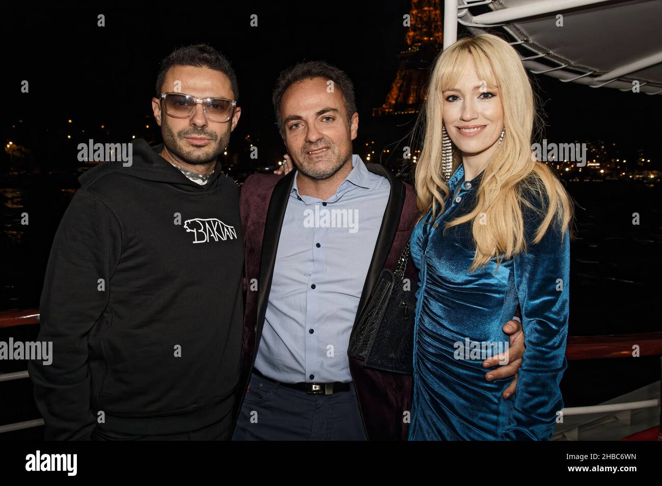 Parigi, Francia.11th Dic, 2021. Gregory Bakian, Laurent Amar e Sonia Gleis partecipano al cocktail organizzato da Jeremy Bellet a bordo dello yacht Josephine. Foto Stock