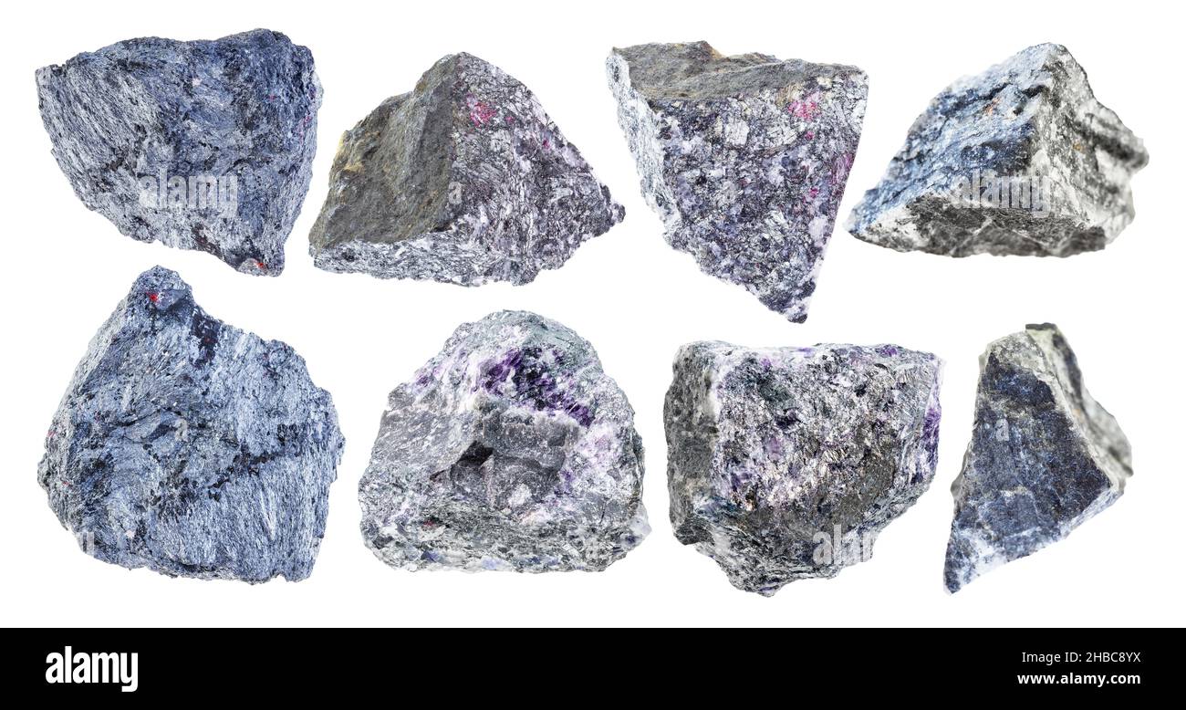 set di varie pietre di stibnite (antimonite) ritagliate su sfondo bianco Foto Stock