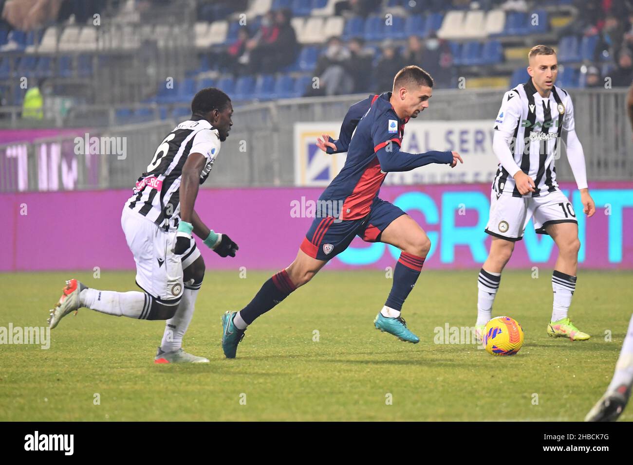 Cagliari, Italia. 18th Dic 2021. Razvan Marin di Cagliari Calcio durante Cagliari Calcio vs Udinese Calcio, Campionato italiano di calcio A a Cagliari, Italia, Dicembre 18 2021 credito: Agenzia indipendente Foto/Alamy Live News Foto Stock