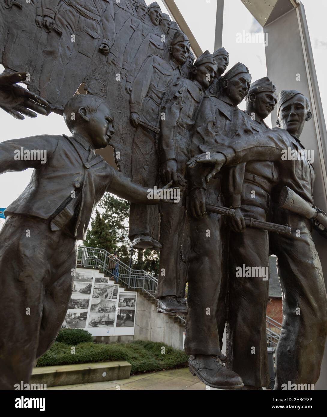 Aspettami Daddy Sculpture a Hyack Square a New Westminster BC. Foto Stock