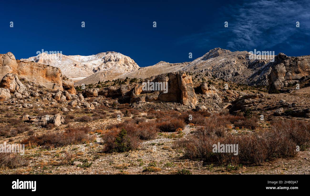 Panorama montano mozzafiato. Valle di Emli. Le montagne Anti Taurus. Parco Nazionale di Aladaglar. Turchia. Foto Stock