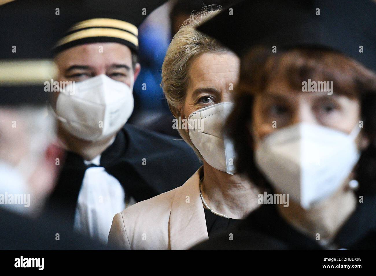 Milano, Italia. 19th dicembre 2021. Il Presidente della Commissione europea, Ursula von Der Leyen, partecipa all'apertura dell'anno accademico presso l'Università Cattolica di Milano il 19 dicembre 2021 Credit: Piero Crociatti/Alamy Live News Foto Stock