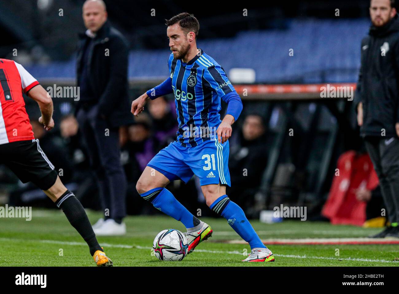 ROTTERDAM, PAESI BASSI - 19 DICEMBRE: Durante la partita olandese Eredivie tra Feyenoord Rotterdam e AFC Ajax Amsterdam allo Stadion Feijenoord De Kuip il 19 dicembre 2021 a Rotterdam, Paesi Bassi (Foto di Peter Lous/Orange Pictures) Foto Stock