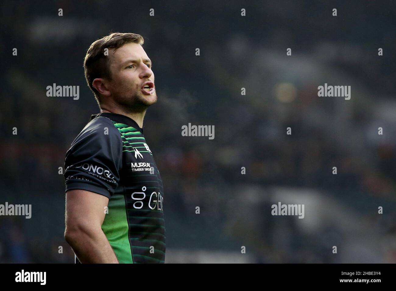 Leicester, Regno Unito. 19th dicembre 2021. LEICESTER, GBR. DICEMBRE 19th il capitano di Rugby Connacht, Jack Carty, consegna le istruzioni durante la partita della European Champions Cup tra Leicester Tigers e Connacht Rugby a Mattioli Woods Welford Road, Leicester domenica 19th dicembre 2021. (Credit: Kieran Riley | MI News) Credit: MI News & Sport /Alamy Live News Foto Stock