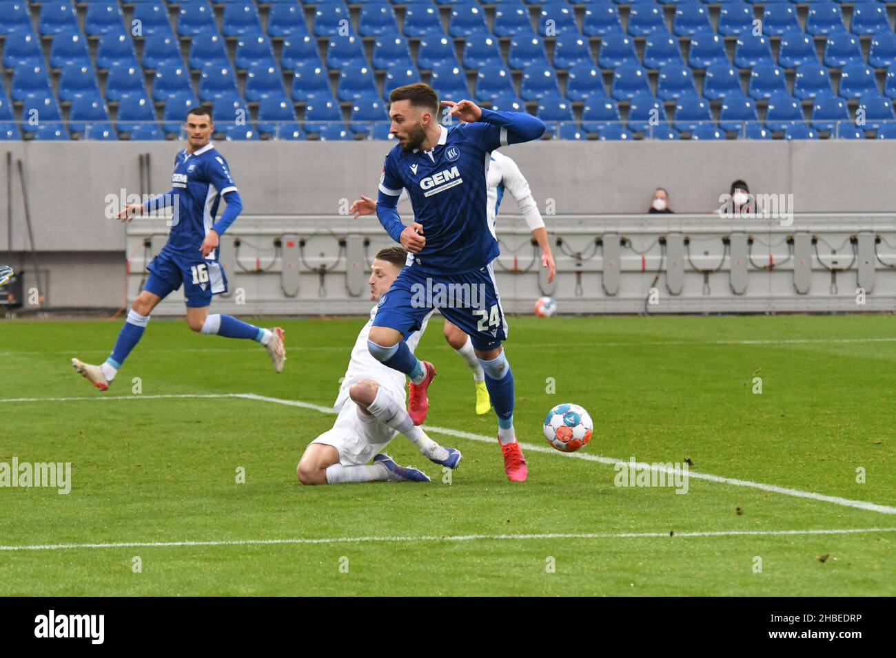 Seconda lega Karlsruher SC vs Hansa Rostock, KSC Karlsruhe WIldparkstadion 19. dicembre 2021 Foto Stock