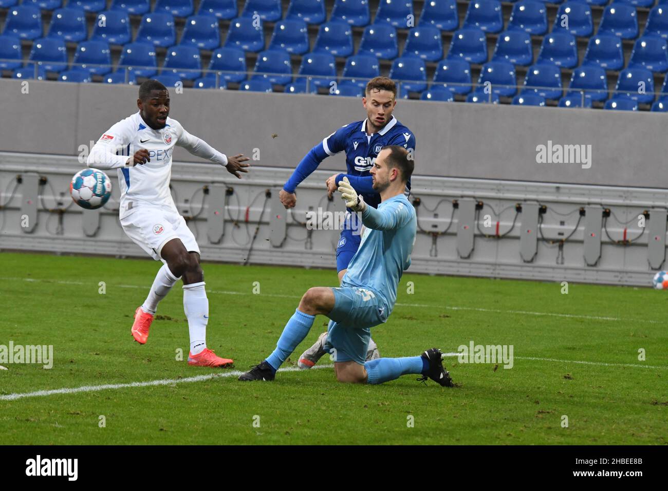 Seconda lega Karlsruher SC vs Hansa Rostock, KSC Karlsruhe WIldparkstadion 19. dicembre 2021 Foto Stock