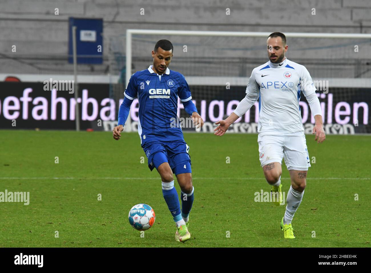 Seconda lega Karlsruher SC vs Hansa Rostock, KSC Karlsruhe WIldparkstadion 19. dicembre 2021 Foto Stock