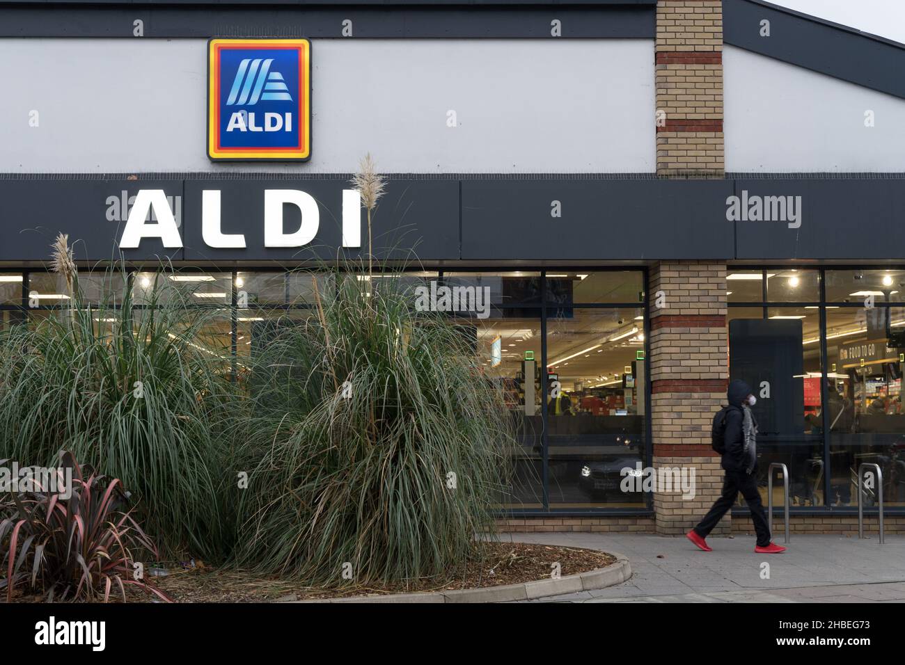 Acquista il logo sulla parete esterna del supermercato ALDI London England Foto Stock