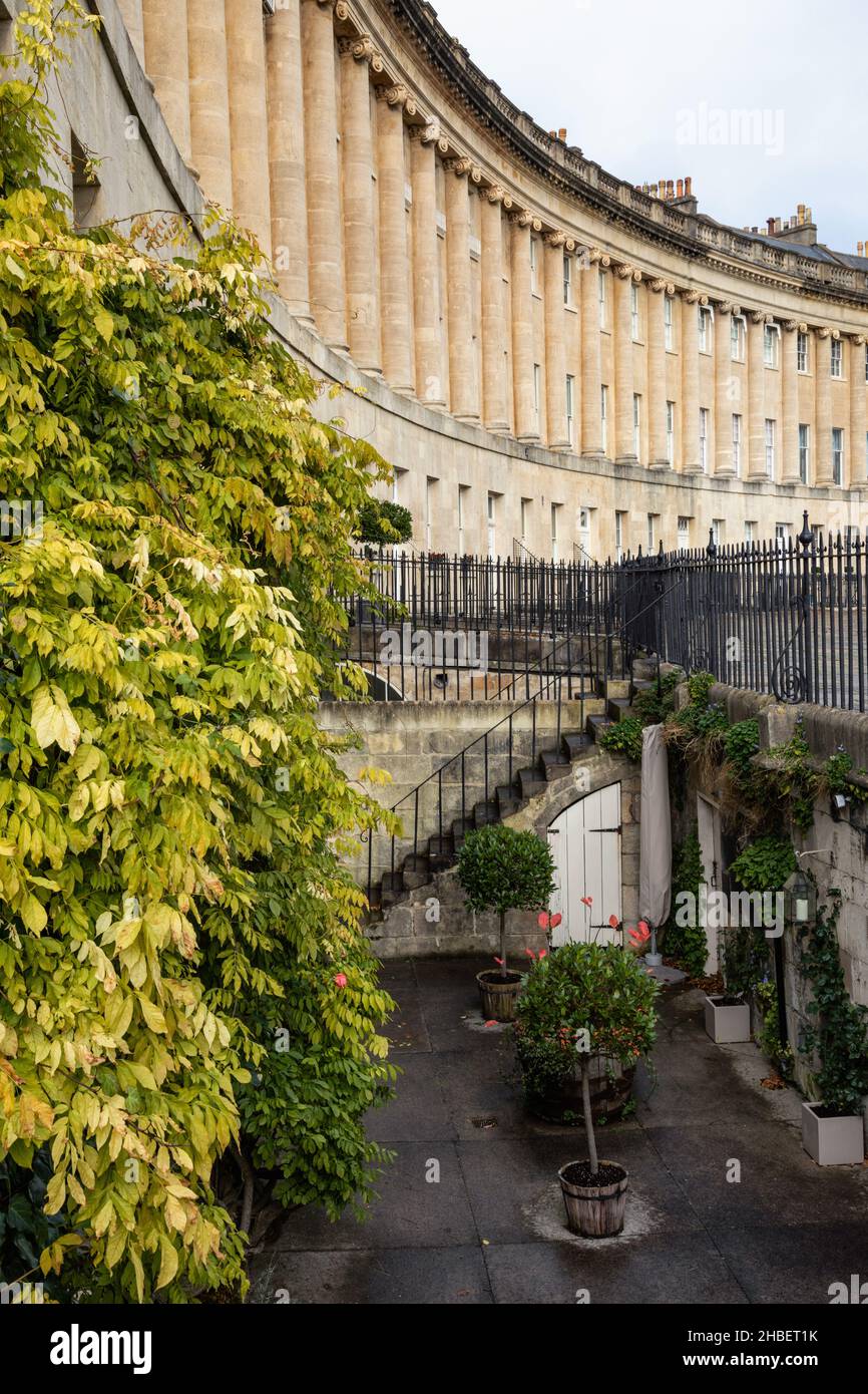 Architettura georgiana del 18th secolo della Royal Crescent, Città di Bath, Somerset, Inghilterra, Regno Unito. Un sito patrimonio dell'umanità dell'UNESCO. Dicembre. Foto Stock