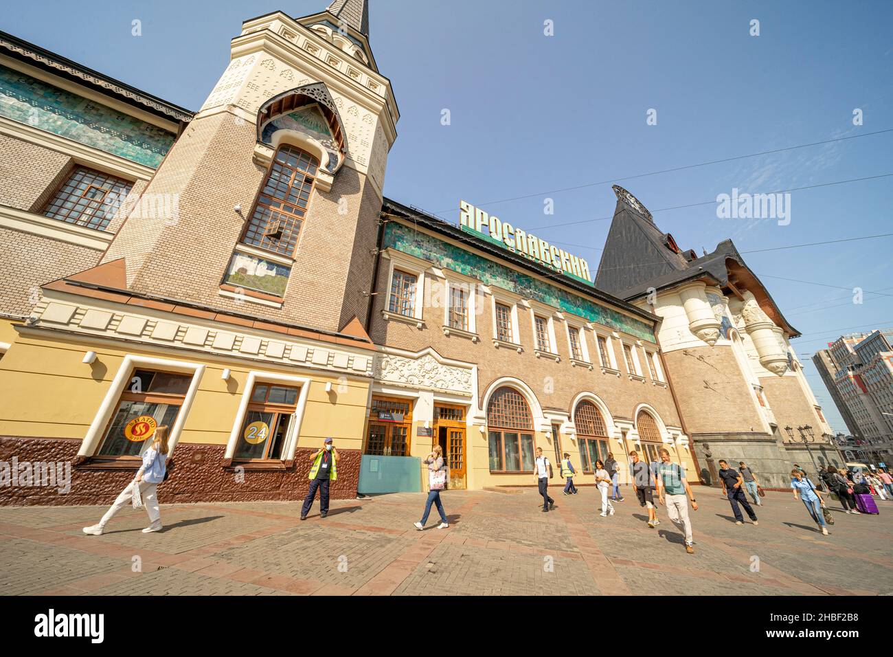 Architettura Art Nouveau a Mosca- Jaroslavsky Vokzal Trainstation edificio, progettato dall'architetto M Lewestam nel 1902, Russia Foto Stock