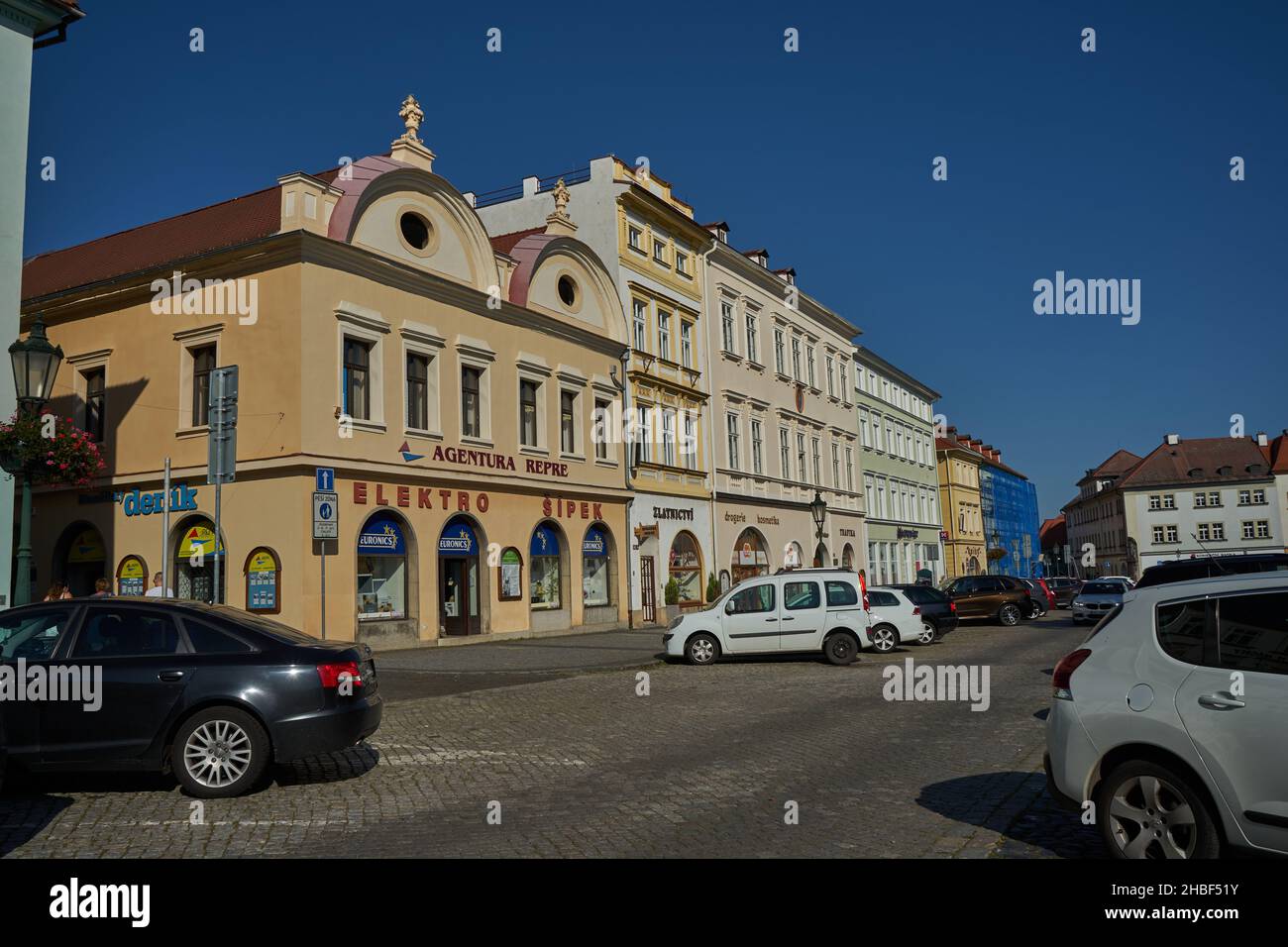 Litomerice, Repubblica Ceca - 9 settembre 2021 - la Piazza della Pace di Litoměřice è un grande spazio pubblico che ha formato il cuore della città. Foto Stock