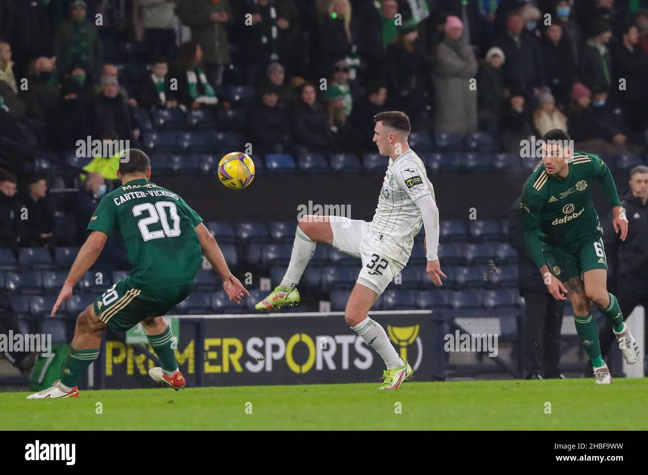 Glasgow, Regno Unito. 20th Dic 2021. La finale della Premier Sports Cup (precedentemente nota come Scottish League Cup) è stata disputata ad Hampden Park, Glasgow, tra l'Hibernian FC e il Celtic FC. La partita è stata disputata di fronte ad una folla massima di 50.000 persone. Credit: Findlay/Alamy Live News Foto Stock