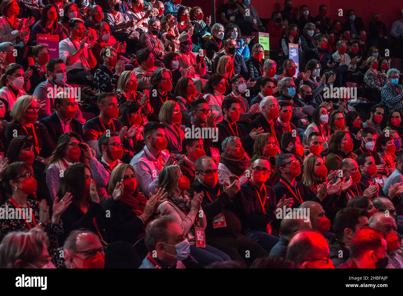 Barcellona, Catalogna, Spagna. 19th Dic 2021. Pubblico è visto nel congresso del PSC (Partito Socialista di Catalogna).Pedro Sanchez, presidente del governo di Spagna ha chiuso questa domenica il Congresso straordinario ''Governar Catalunya, som-hi'' (governare la Catalogna, qui siamo) del suo partito in Catalogna, PSC (Partito Socialista di Catalogna), Intervenendo sulla ratifica del leader socialista al Parlamento della Catalogna, Salvador Illa, in qualità di primo segretario del partito, con il quale il PSC intende stabilirsi come alternativa per governare il Generalitat della Catalogna. Il Congres Foto Stock