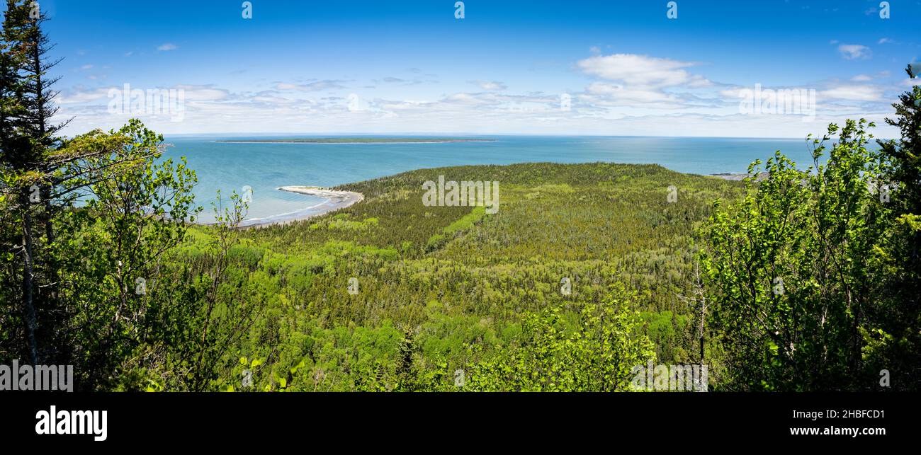 Vista panoramica della costa lungo il fiume San Lorenzo Foto Stock
