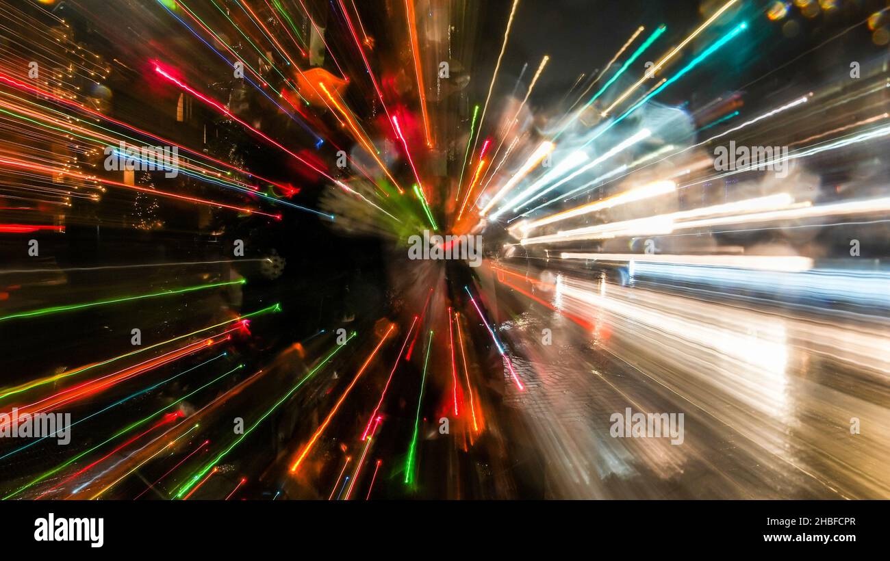 Colorato albero di Natale astratto dalle luci Foto Stock