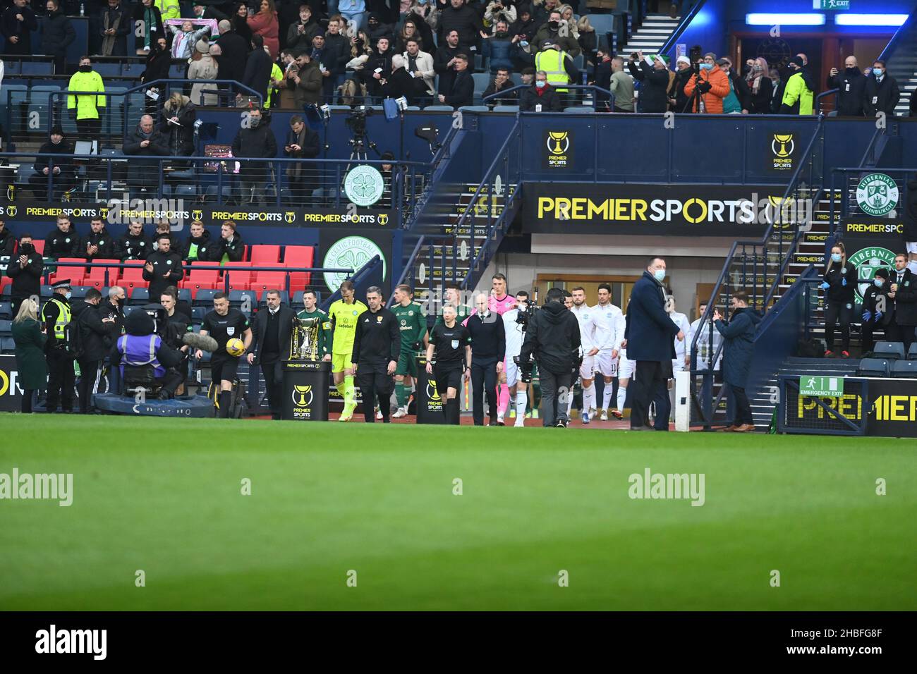 Hampden Park. Glasgow. Scozia Regno Unito. 19th dicembre 2. Hibernian vs Celtic Premier Sports Cup finale. Responsabile del Celtic FC, Ange Postecoglou e Hibernian FC Interim manager David Gray hanno diretto il loro team a Hampden Credit: eric mccowat/Alamy Live News Foto Stock